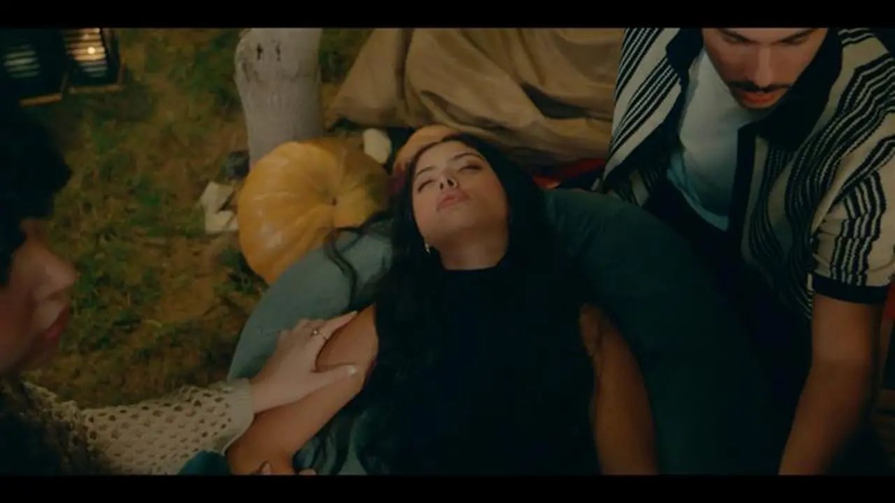 لحظات صادمة في مسلسل كلهم بيحبوا مودي بعد توقف نبض تيا بالحلقة 9